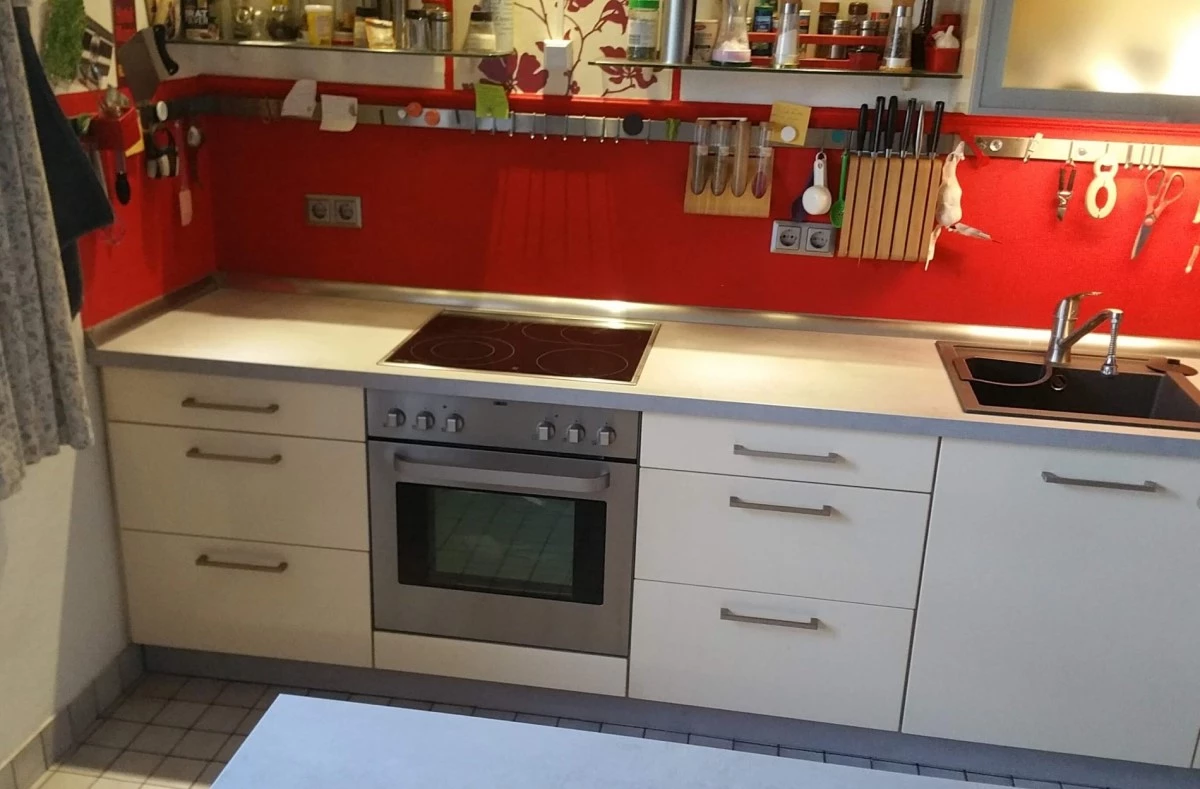 fitted kitchen magnolia gloss,  countertop: concrete grey