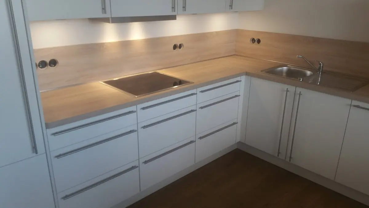 fitted kitchen 'Jaspis' white, countertop: oak virginia