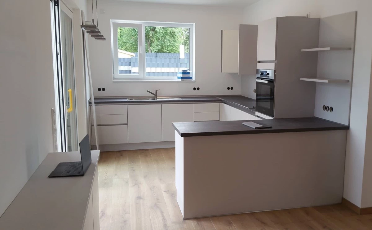 fitted kitchen 'Smaragd' super soft, countertop: silk grey