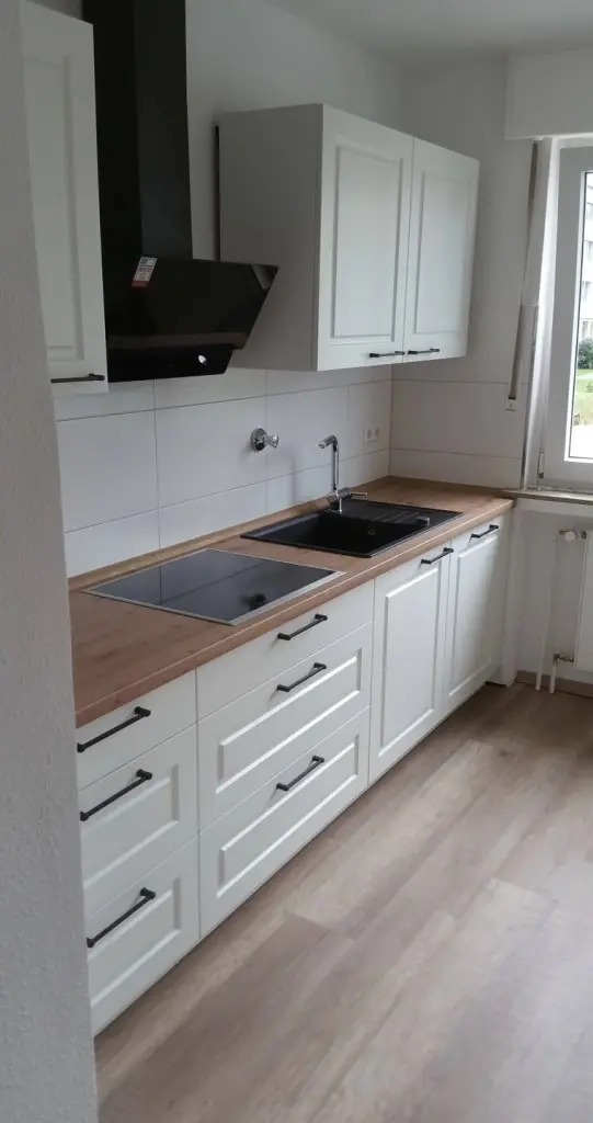 fitted kitchen 'Andalusit' white satin finish, countertop: natural oak