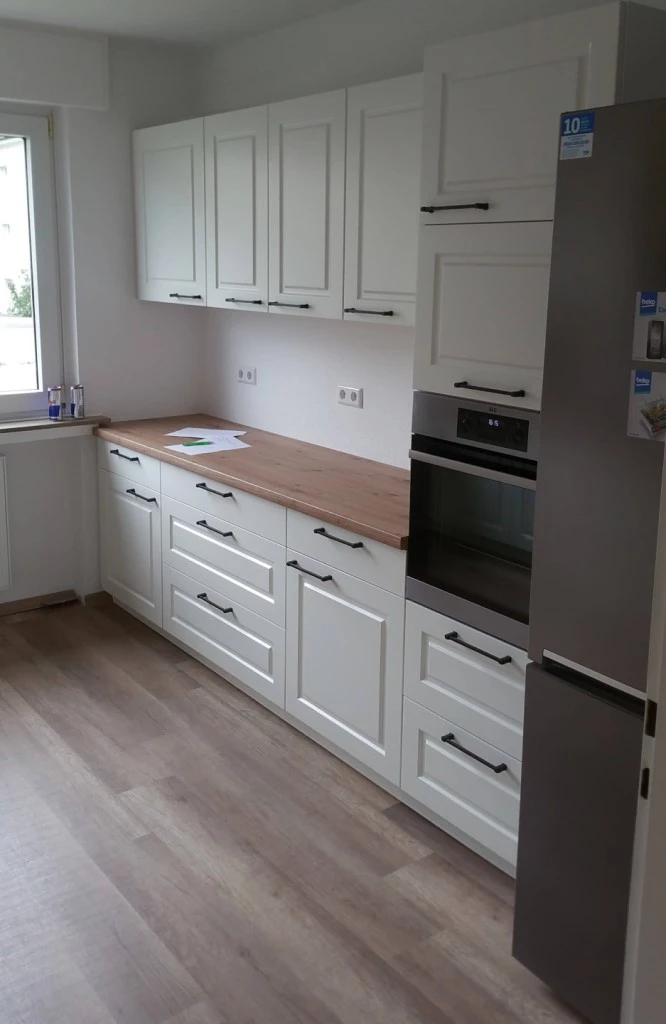 fitted kitchen 'Andalusit' white satin finish, countertop: natural oak - furnace side